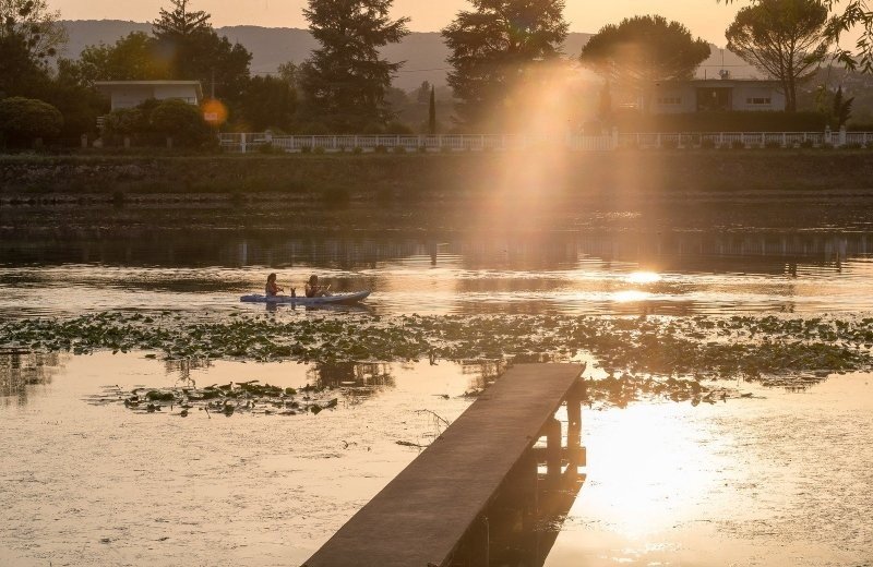 Kanoen bij riviercamping aux rives du soleil ain bourgogne