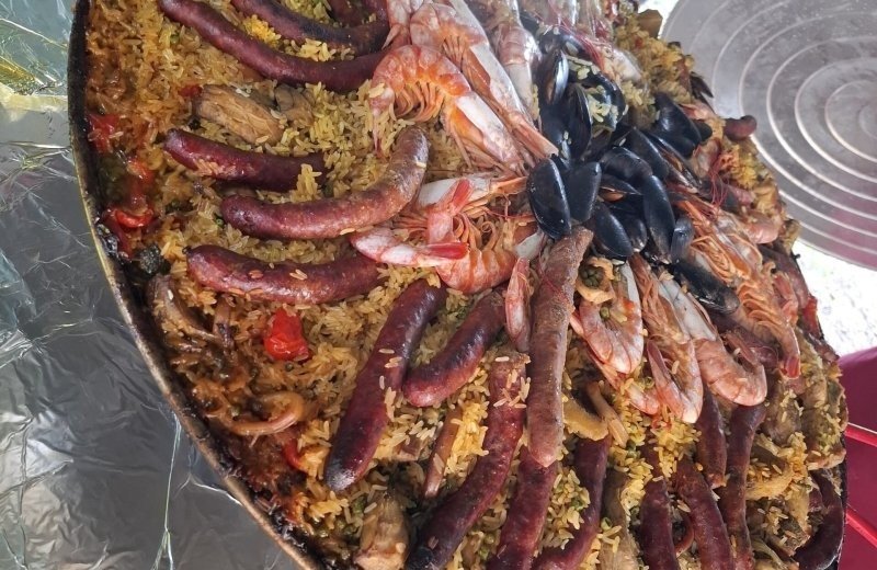 Thema avond paella bij restaurant bouilloux op aux rives du soleil camping 1